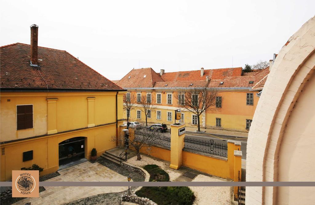 Hotel Fonix Pécs Exterior foto